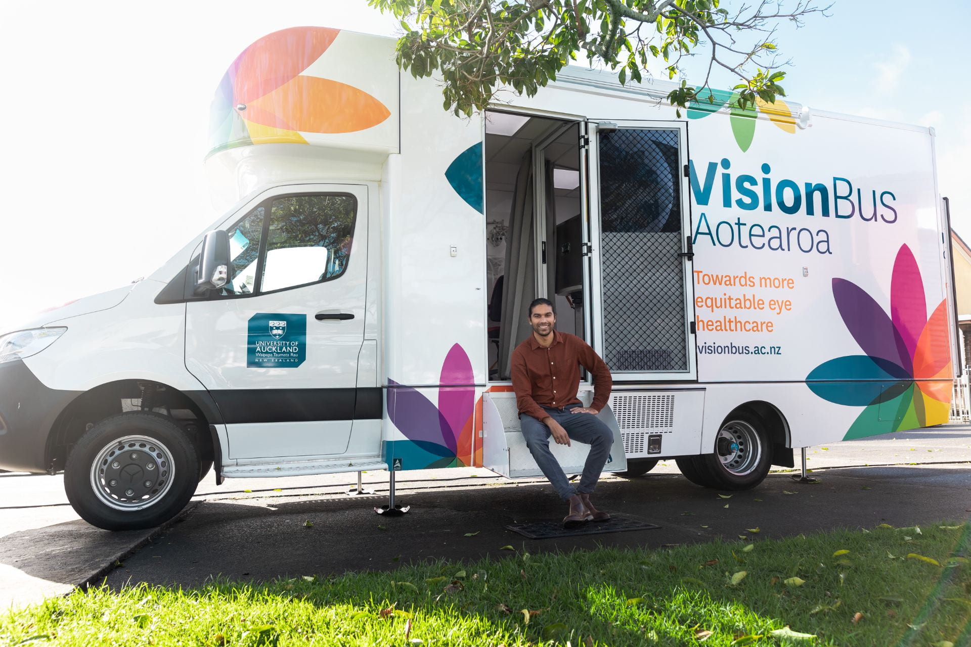 A van with Aotearoa Vison Bus and pictures of smiling people in a clinic